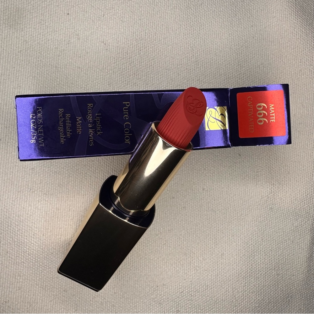 Estee Lauder Pure Color matte Lipstick - Matte 666 Captivated